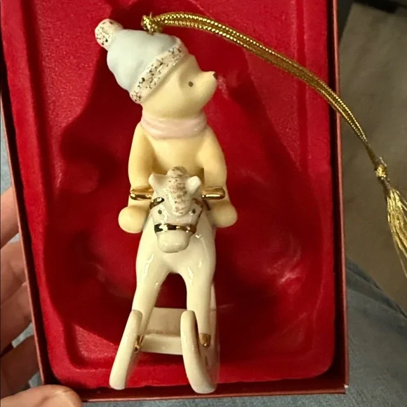 Lenox 2006 Annual Winnie the Pooh Baby’s First Christmas Ornament - Picture 5 of 7